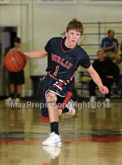 Thumbnail 2 in Dublin vs. Salesian (G.I.B.T.) photogallery.