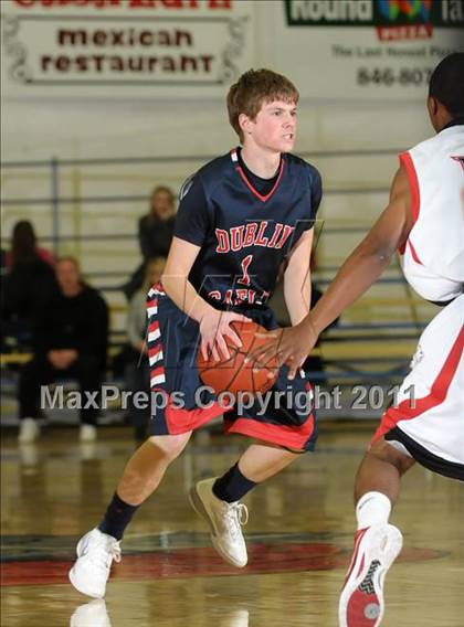 Thumbnail 3 in Dublin vs. Salesian (G.I.B.T.) photogallery.