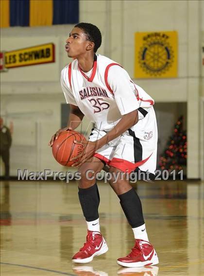 Thumbnail 2 in Dublin vs. Salesian (G.I.B.T.) photogallery.