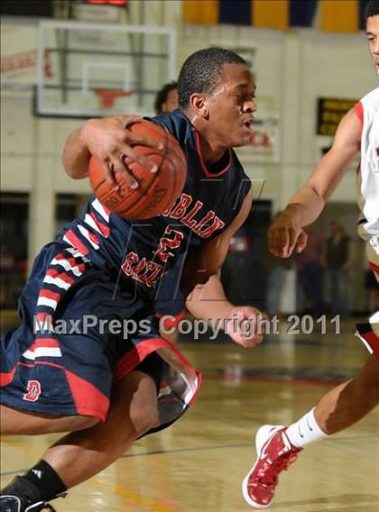 Thumbnail 2 in Dublin vs. Salesian (G.I.B.T.) photogallery.