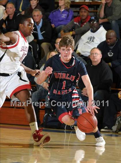 Thumbnail 2 in Dublin vs. Salesian (G.I.B.T.) photogallery.