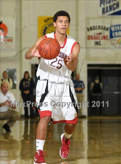 Thumbnail 2 in Dublin vs. Salesian (G.I.B.T.) photogallery.