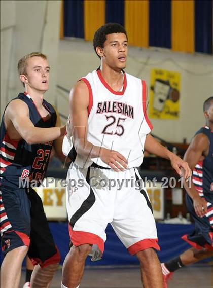 Thumbnail 3 in Dublin vs. Salesian (G.I.B.T.) photogallery.