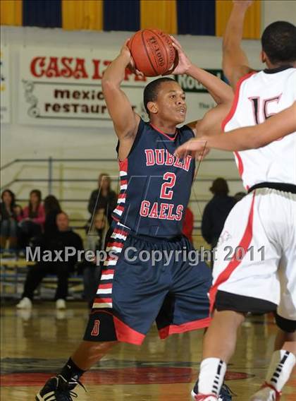 Thumbnail 2 in Dublin vs. Salesian (G.I.B.T.) photogallery.