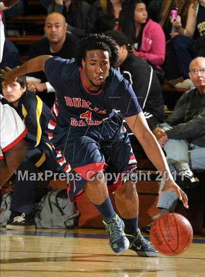 Thumbnail 3 in Dublin vs. Salesian (G.I.B.T.) photogallery.