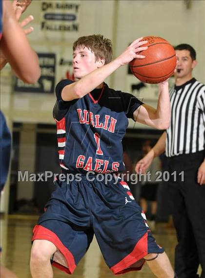Thumbnail 2 in Dublin vs. Salesian (G.I.B.T.) photogallery.