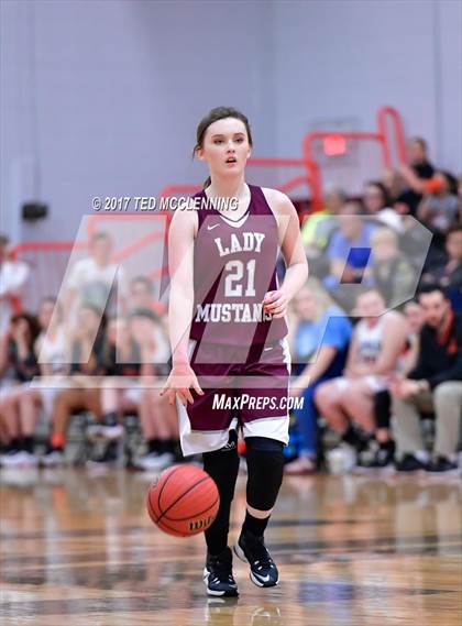 Thumbnail 2 in Lamar vs Perryville (AAA 3A Conderence 2nd Round Playoff) photogallery.