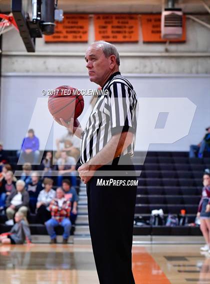 Thumbnail 2 in Lamar vs Perryville (AAA 3A Conderence 2nd Round Playoff) photogallery.