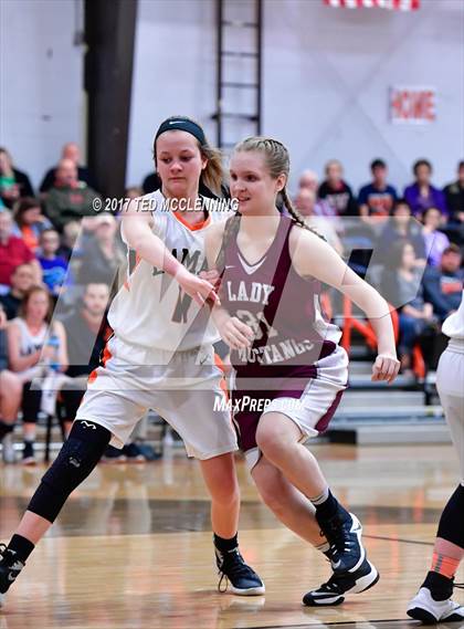 Thumbnail 1 in Lamar vs Perryville (AAA 3A Conderence 2nd Round Playoff) photogallery.