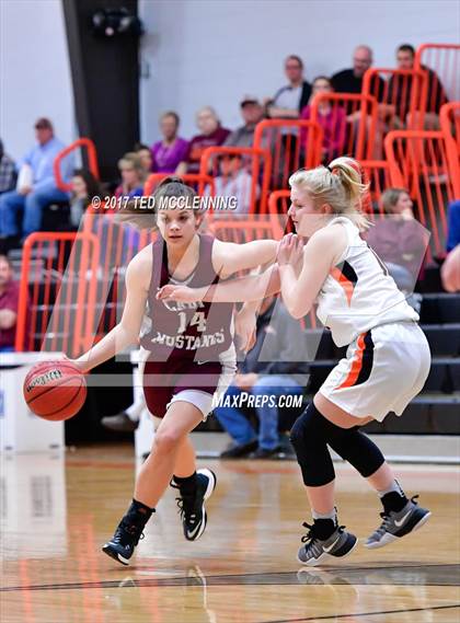 Thumbnail 2 in Lamar vs Perryville (AAA 3A Conderence 2nd Round Playoff) photogallery.