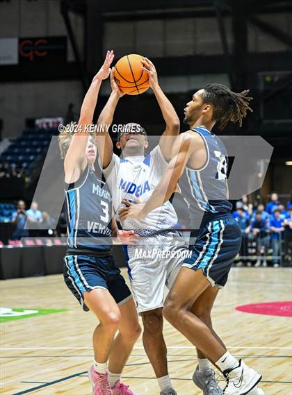 Thumbnail 3 in Mount Vernon vs. Paideia (GHSA A Division 1 Championship)  photogallery.