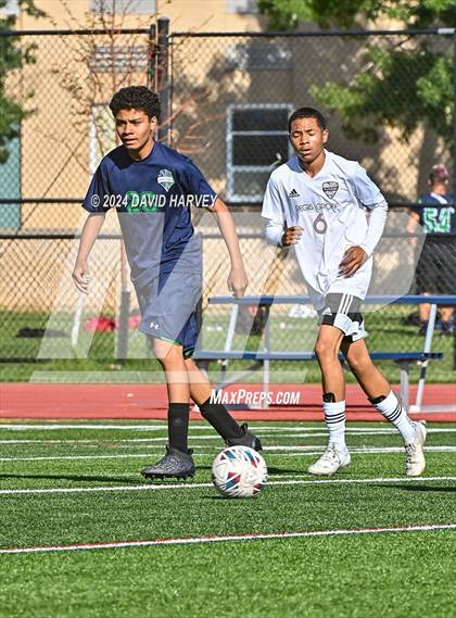 Thumbnail 3 in Regis Groff vs Kennedy photogallery.