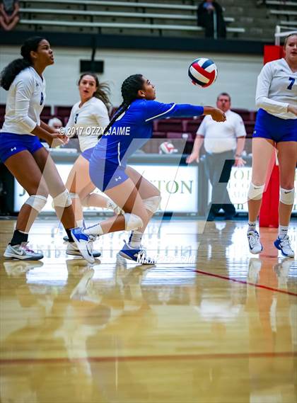 Thumbnail 2 in Canyon vs MacArthur [Douglas]  photogallery.