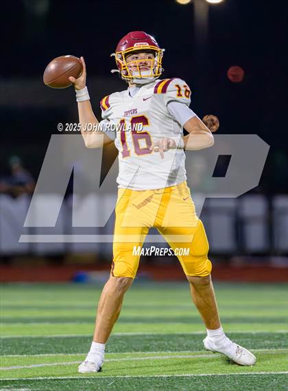 Thumbnail 2 in Science Hill vs. Green Hill (6A Second Round) photogallery.