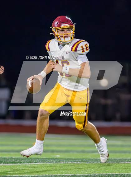 Thumbnail 3 in Science Hill vs. Green Hill (TSSAA 6A Round 2) photogallery.