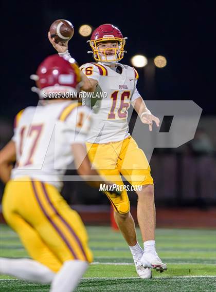 Thumbnail 2 in Science Hill vs. Green Hill (TSSAA 6A Round 2) photogallery.
