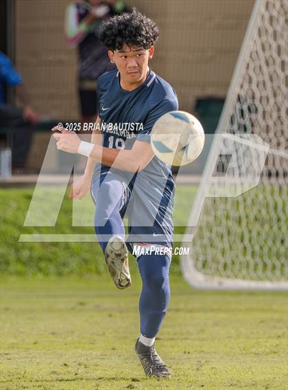 Thumbnail 3 in Kapa'a vs Kamehameha Hawai'i (HHSAA Division 2 Final) photogallery.