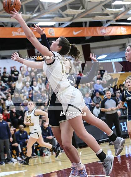 Thumbnail 3 in  St. John-Vianney vs Newington (Spalding Hoophall Classic) photogallery.
