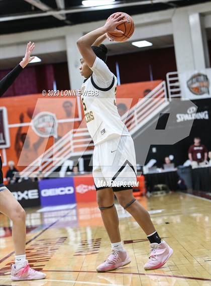 Thumbnail 3 in  St. John-Vianney vs Newington (Spalding Hoophall Classic) photogallery.