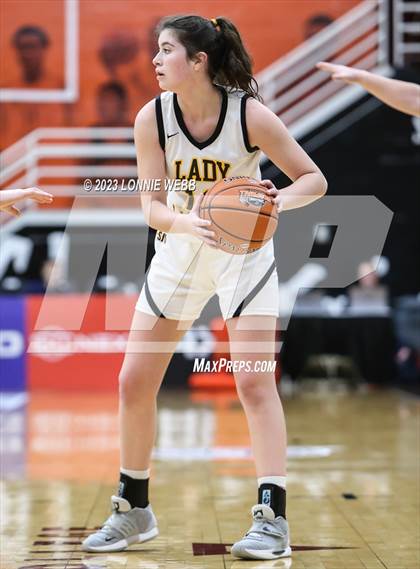 Thumbnail 3 in  St. John-Vianney vs Newington (Spalding Hoophall Classic) photogallery.