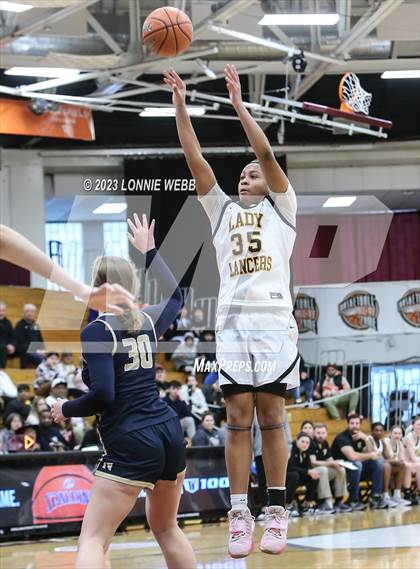 Thumbnail 1 in  St. John-Vianney vs Newington (Spalding Hoophall Classic) photogallery.