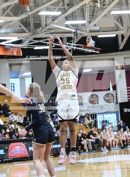 Thumbnail 2 in  St. John-Vianney vs Newington (Spalding Hoophall Classic) photogallery.