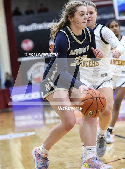 Thumbnail 2 in  St. John-Vianney vs Newington (Spalding Hoophall Classic) photogallery.