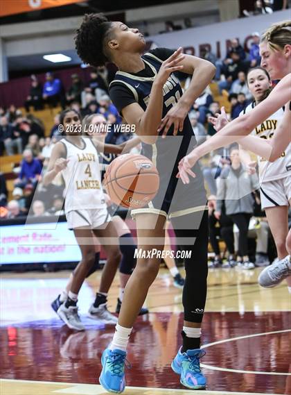 Thumbnail 3 in  St. John-Vianney vs Newington (Spalding Hoophall Classic) photogallery.