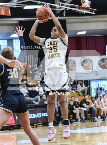 Thumbnail 3 in  St. John-Vianney vs Newington (Spalding Hoophall Classic) photogallery.