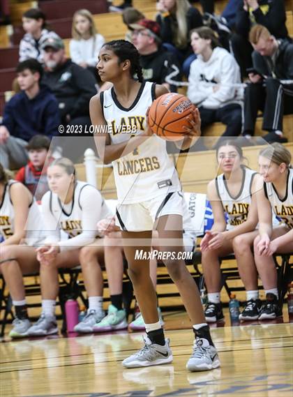 Thumbnail 2 in  St. John-Vianney vs Newington (Spalding Hoophall Classic) photogallery.
