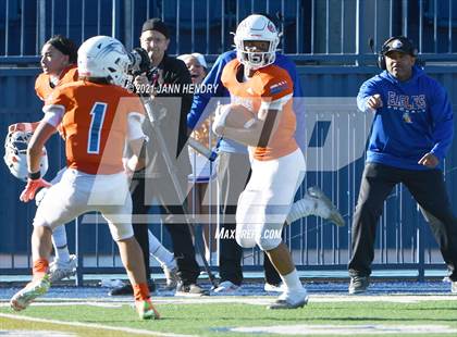 Thumbnail 2 in Graham-Kapowsin vs. Collins Hill (Geico Bowl) photogallery.