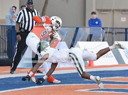 Thumbnail 1 in Graham-Kapowsin vs. Collins Hill (Geico Bowl) photogallery.