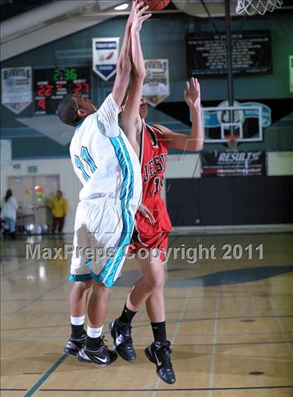 Thumbnail 3 in Sheldon vs Jesuit photogallery.