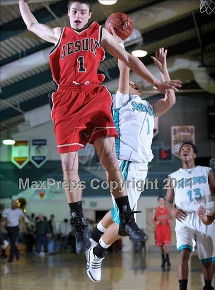 Thumbnail 1 in Sheldon vs Jesuit photogallery.