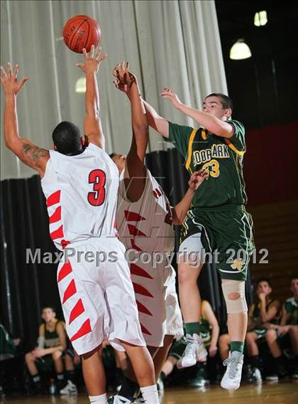 Thumbnail 2 in Central vs. Palm Springs (MaxPreps Holiday Classic) photogallery.