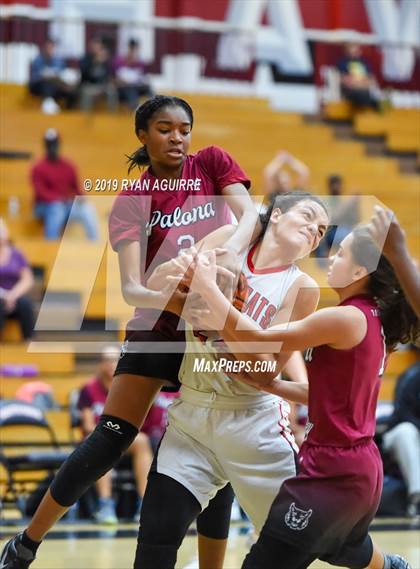 Thumbnail 2 in Paloma Valley vs. Redlands East Valley photogallery.
