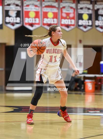 Thumbnail 3 in Paloma Valley vs. Redlands East Valley photogallery.