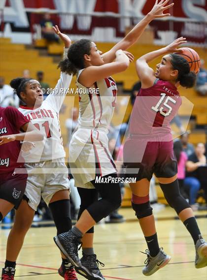 Thumbnail 3 in Paloma Valley vs. Redlands East Valley photogallery.