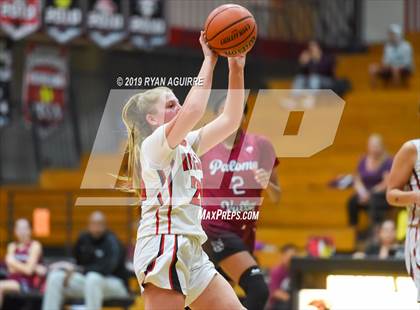 Thumbnail 3 in Paloma Valley vs. Redlands East Valley photogallery.
