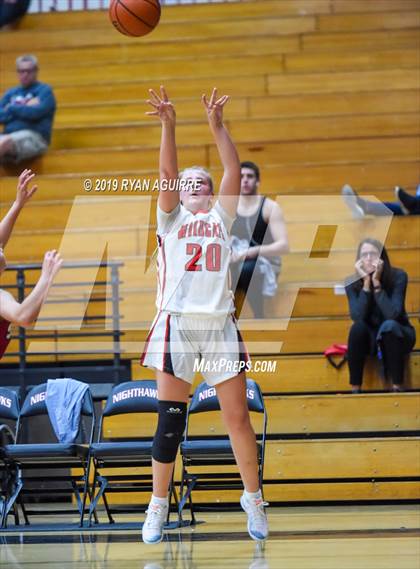 Thumbnail 1 in Paloma Valley vs. Redlands East Valley photogallery.