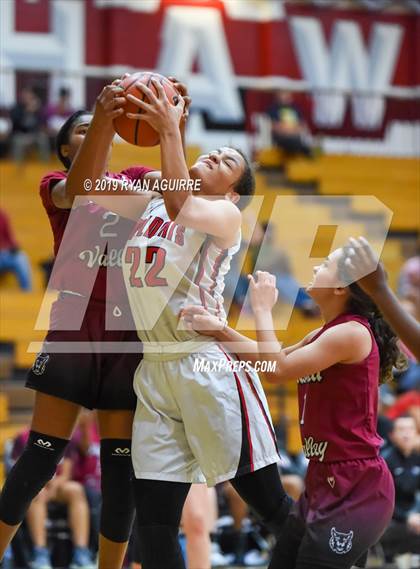 Thumbnail 3 in Paloma Valley vs. Redlands East Valley photogallery.