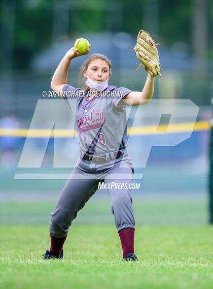 Thumbnail 2 in Garden City vs Calhoun (Sect VIII Class A Round 2) photogallery.
