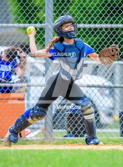 Thumbnail 2 in Garden City vs Calhoun (Sect VIII Class A Round 2) photogallery.