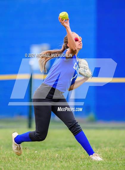 Thumbnail 2 in Garden City vs Calhoun (Sect VIII Class A Round 2) photogallery.