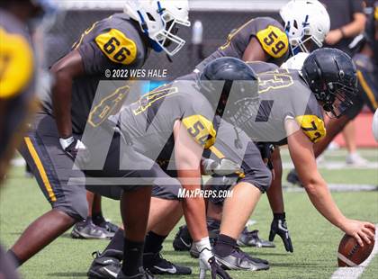 Thumbnail 1 in DeSoto Central @ Starkville (Spring Game) photogallery.