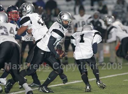 Thumbnail 2 in Annenberg vs. View Park Prep ( LACS 8-Man Final ) photogallery.