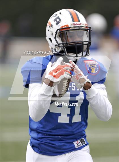 Thumbnail 2 in Autozone Liberty Bowl All-Stars photogallery.