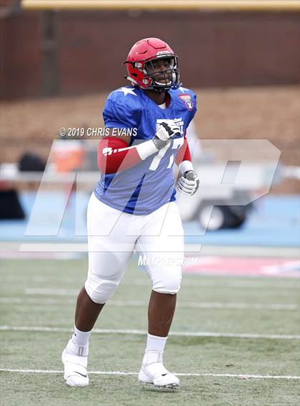 Thumbnail 2 in Autozone Liberty Bowl All-Stars photogallery.
