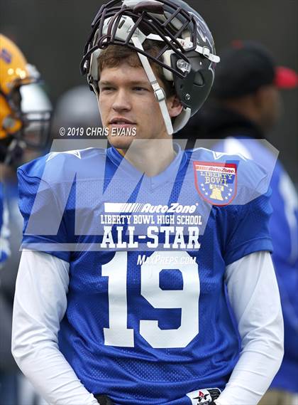 Thumbnail 2 in Autozone Liberty Bowl All-Stars photogallery.