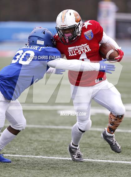 Thumbnail 2 in Autozone Liberty Bowl All-Stars photogallery.